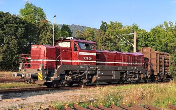 TT Cargo Logistik Rail Service, Diesellokomotive DE 18 001, Rot