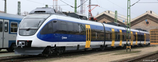 H0 E-Triebwagen 425 MAV, VI, DC ANALOG