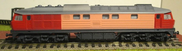 TT WIEMO EXCLUSIV Diesellok BR 132.404 DR Ep.4 mit Flickenlack und Betriebsspuren mit DCC-SOUND